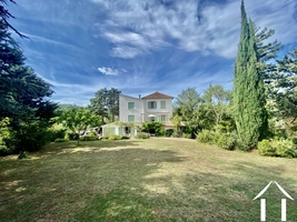 Karaktervol huis met uitzicht en zwembad in hart Languedoc